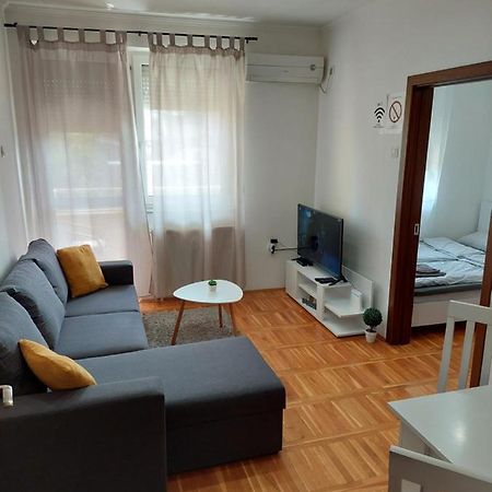 Smiley 2 - Subotica Centar Διαμέρισμα Εξωτερικό φωτογραφία